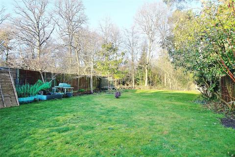 35 Connaught Crescent, Brookwood, Woking, GU24 0AN
