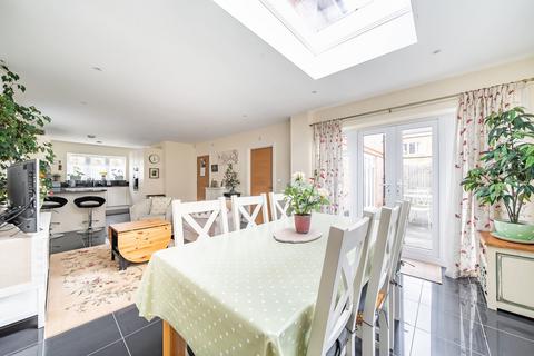17 Aberdeen Way, Woking, GU21 2FJ