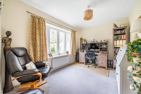 17 Aberdeen Way, Woking, GU21 2FJ