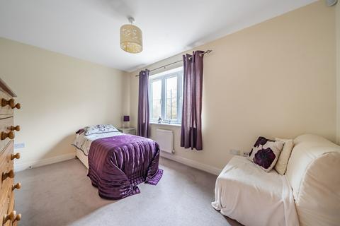 17 Aberdeen Way, Woking, GU21 2FJ