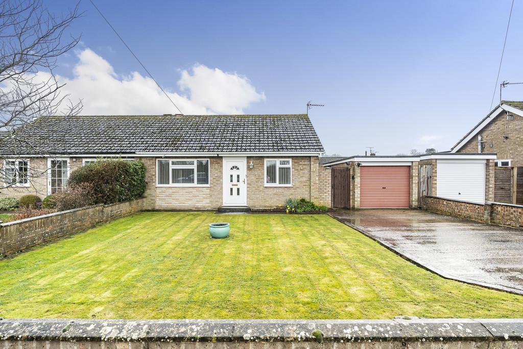 Old Mill Close, Haddenham HP17 3 bed semidetached bungalow for sale