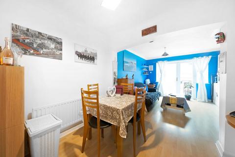 35 Ashmore Close, London, SE15 5GY