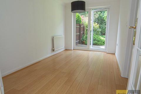 21 Bulrush Close, Brownhills, Walsall, WS8 6DB