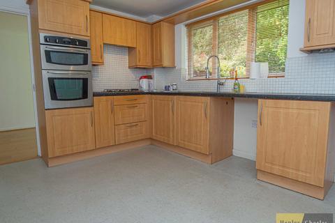 21 Bulrush Close, Brownhills, Walsall, WS8 6DB
