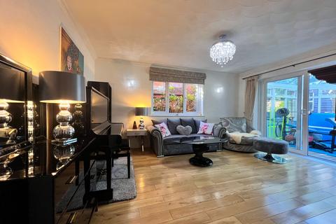 4 bedroom detached house for sale, Poynt Chase, Worsley M28