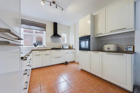 2 Fairfield Road, Uttoxeter, ST14 7JY