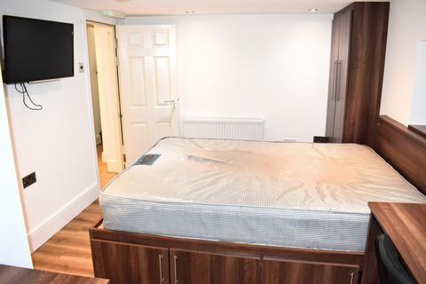 6 bedroom terraced house to rent, Acomb Street, Rusholme , Manchester