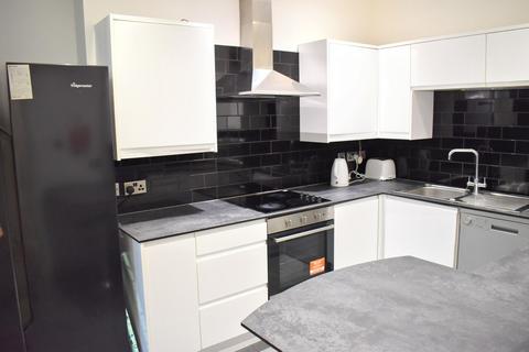 6 bedroom terraced house to rent, Acomb Street, Rusholme , Manchester