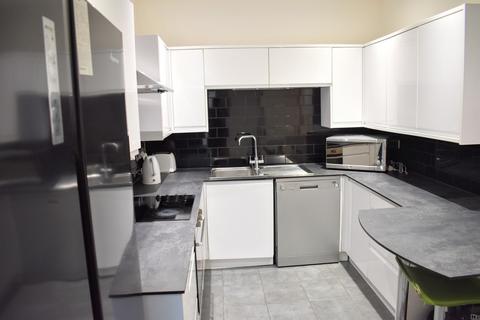 6 bedroom terraced house to rent, Acomb Street, Rusholme , Manchester