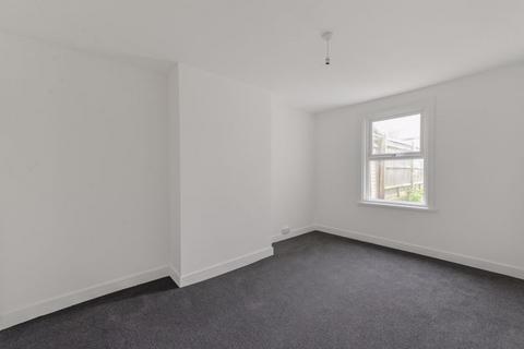 2 bedroom terraced house to rent, Holden Park Road, Tunbridge Wells