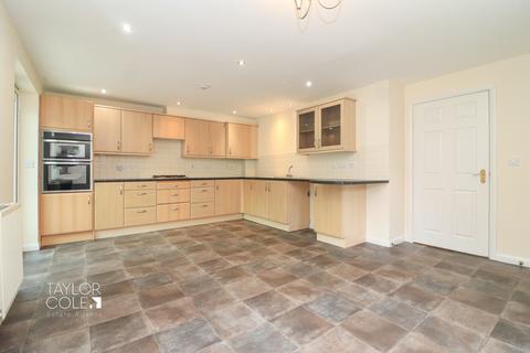 4 bedroom detached house to rent, Field Close, Kettlebrook