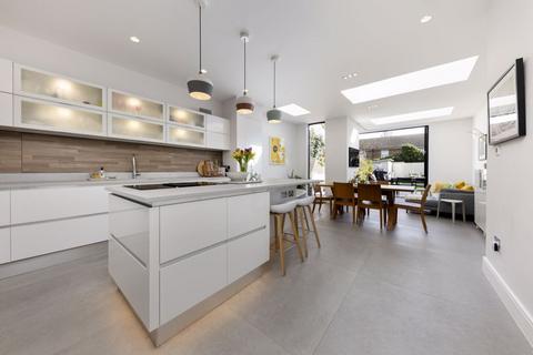 38 Dordrecht Road, London, W3 7TF