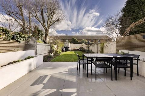38 Dordrecht Road, London, W3 7TF