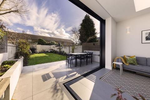 38 Dordrecht Road, London, W3 7TF