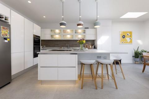38 Dordrecht Road, London, W3 7TF