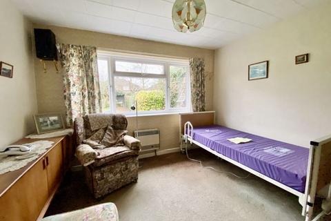 2 bedroom semi-detached bungalow for sale - Homestead Drive, Four Oaks, Sutton Coldfield, B75 5LN