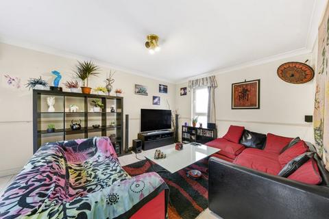 3 bedroom property to rent, Heath Road, Battersea