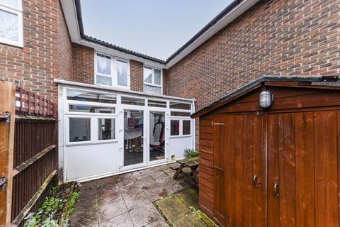 3 bedroom property to rent, Heath Road, Battersea