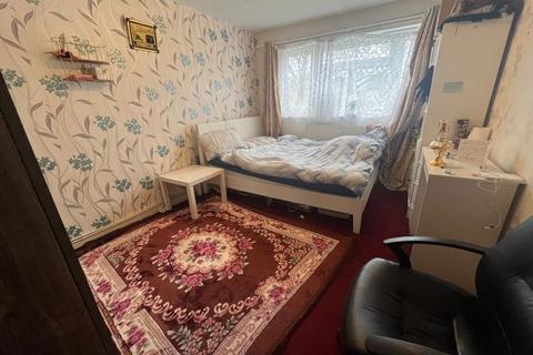 1 bedroom flat for sale, Lewes Close, Northolt