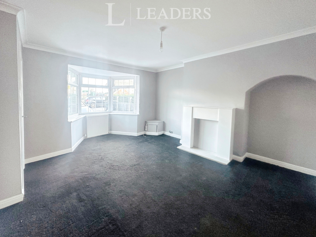 Alvechurch Road, B31 3 bed detached house £975 pcm (£225 pw)