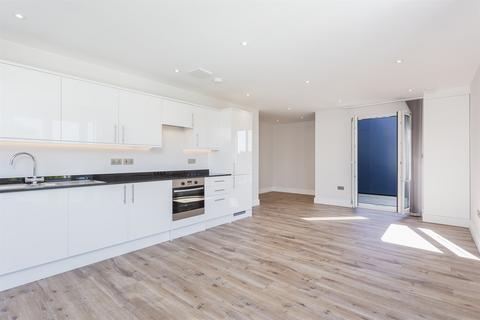 3 bedroom apartment for sale, Willow Court, Kingston-upon-Thames, KT1