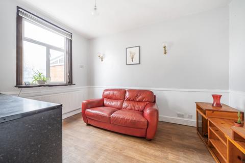 3 bedroom terraced house to rent - Cassiobury Road, Walthamstow, London, E17