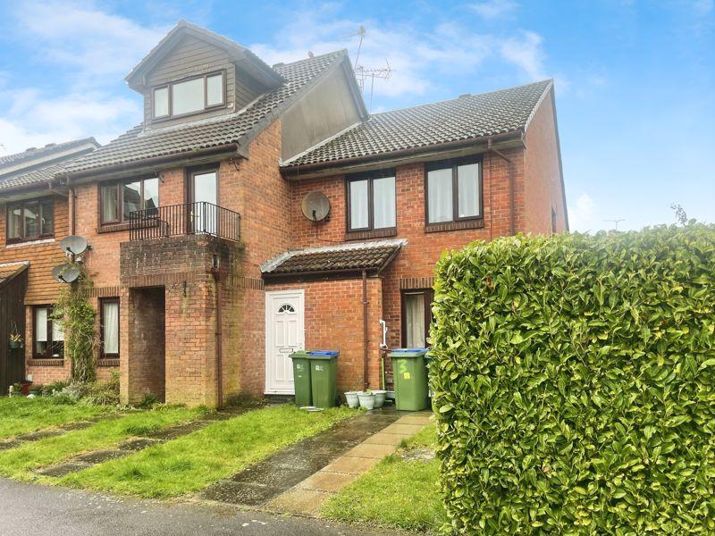 Manor Fields, Horsham 1 bed property for sale £200,000