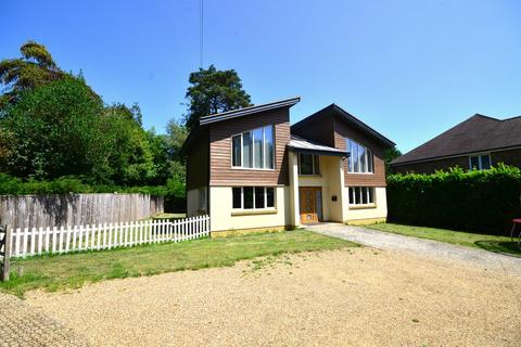 4 bedroom detached house to rent, Lewes Road, East Grinstead