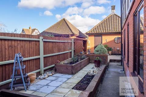 4 bedroom detached house for sale - Abbot Road, Norwich NR12