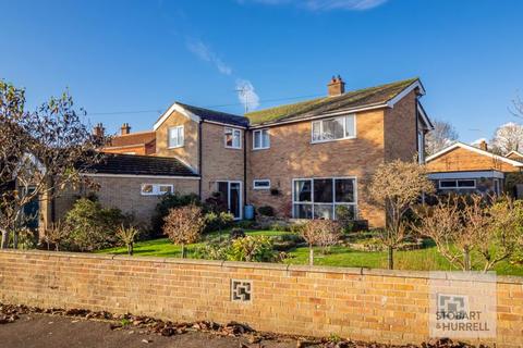 4 bedroom detached house for sale, Mead Close, Norwich NR10