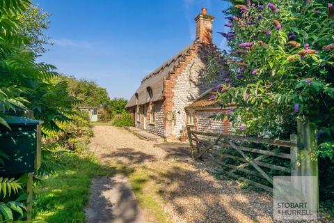 3 bedroom character property for sale, Aylmerton Road, Norwich NR11