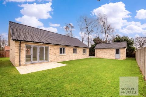 3 bedroom detached bungalow for sale, Howletts Loke, Norwich NR13