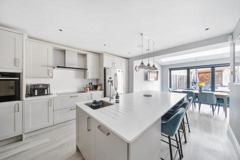 41 Benner Lane, West End, Woking, GU24 9JR
