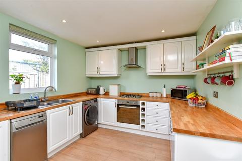19 Kingslea, Leatherhead, KT22 7SN