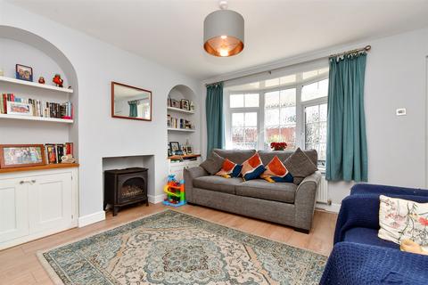 19 Kingslea, Leatherhead, KT22 7SN