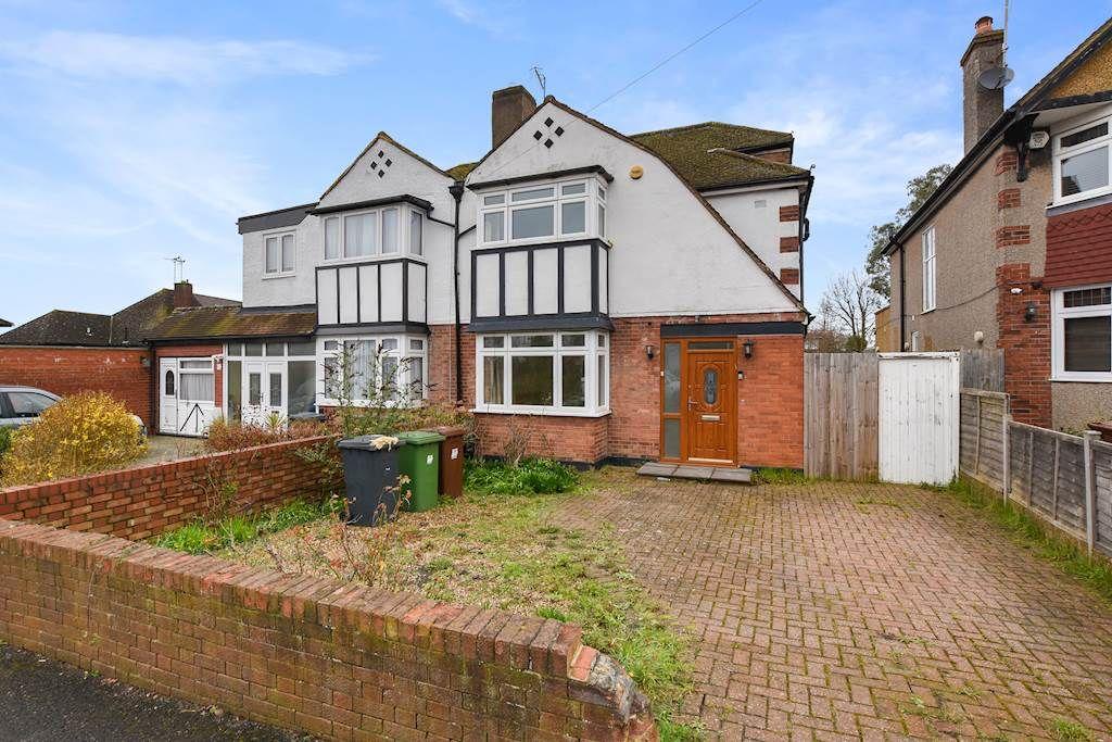 Borehamwood WD6 4 bed semidetached house to rent £2,600 pcm (£600 pw)