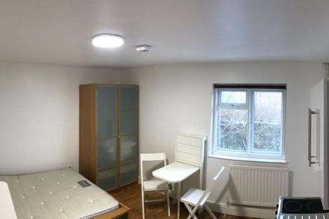 Studio to rent - Westway, Shepherds Bush, London, W12 0SB