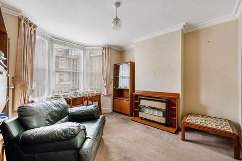 24 Clairville Gardens, London, W7 3HZ