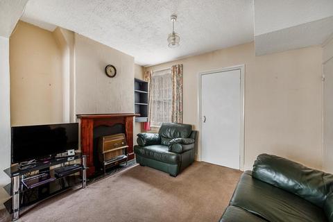 24 Clairville Gardens, London, W7 3HZ