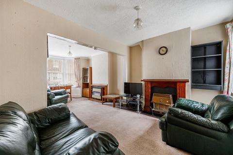 24 Clairville Gardens, London, W7 3HZ