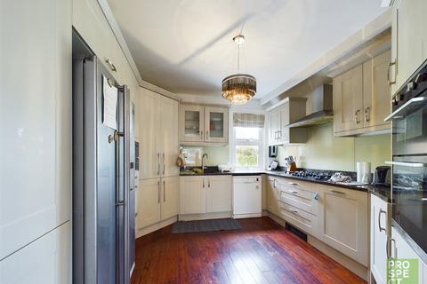 4 bedroom apartment to rent - East Lodge, Ludgrove, Wokingham, Berkshire, RG40