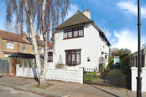 3 bedroom detached house for sale, Lonsdale Road, Southend-on-sea, SS2