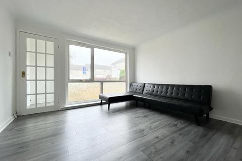 2 bedroom flat to rent, Laurel Square, Banknock, Falkirk, FK4