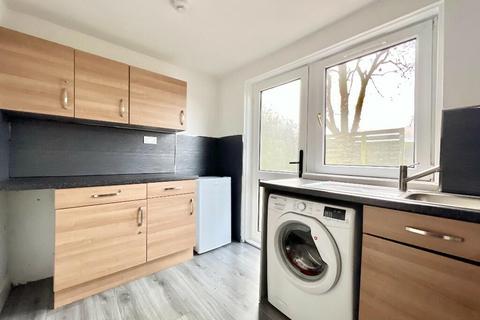 2 bedroom flat to rent, Laurel Square, Banknock, Falkirk, FK4