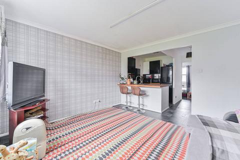 Flat 7, Avon Court Middlesex Road, Mitcham, CR4 1QU
