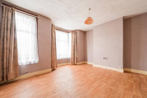 3 bedroom flat to rent - CAPWORTH STREET, LONDON, E10 7HL, Leyton, London, E10