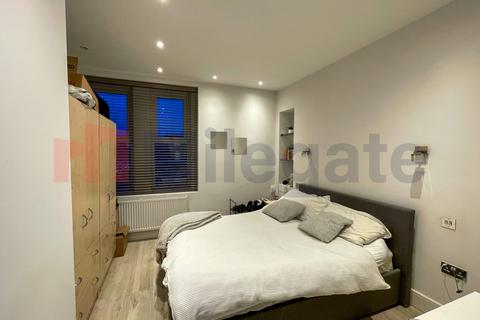 2 bedroom flat to rent, Tooting High Street, London SW17