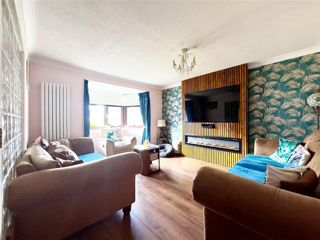 Glendale, Swanley, Kent, BR8 5 bed detached house for sale £575,000