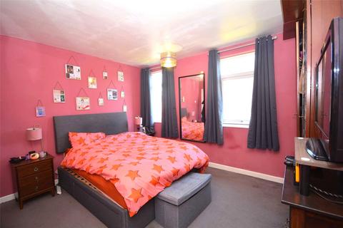 3 bedroom semi-detached house for sale - Cragside Place, Kirkstall, Leeds