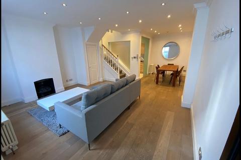 2 bedroom semi-detached house to rent, Ryders Terrace, London